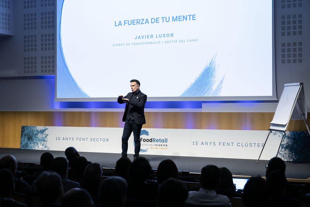 Conferencia experiencial vs. conferencia motivacional: qué las diferencia y cuál necesita tu empresa 2 Conferencia Experiencial